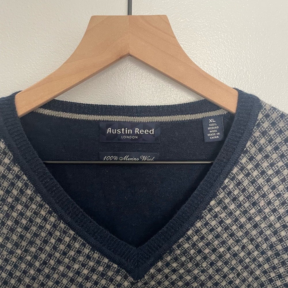 Austin Reed London Sweater Vest - Picture 5 of 5